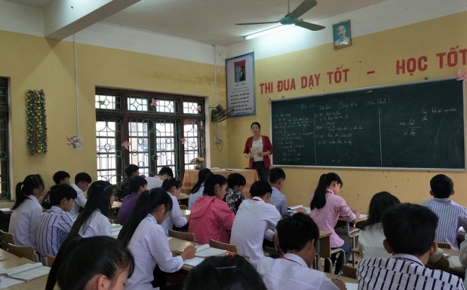 Trường lớp khang trang, sạch đẹp tại trường THCS xã Noong Hẻo, huyện Sìn Hồ (Một tiết học văn của lớp 7)